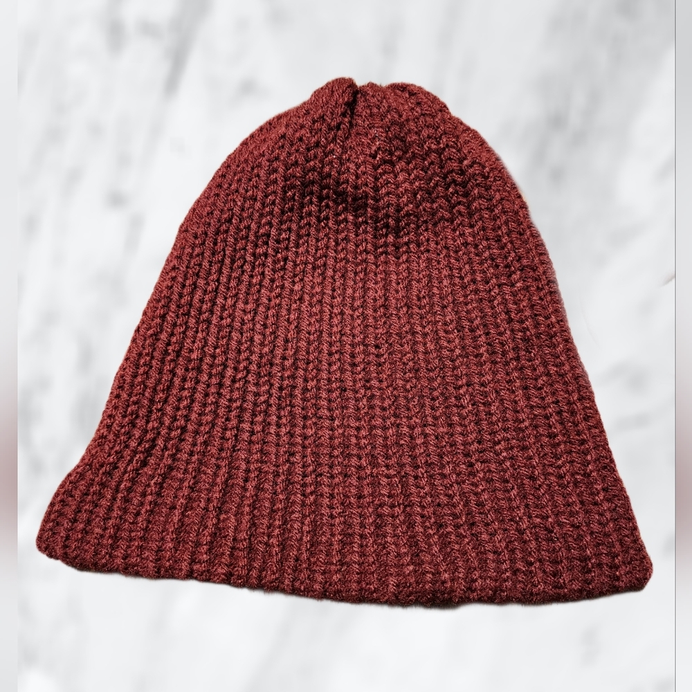 Burgundy hat. Size 2T